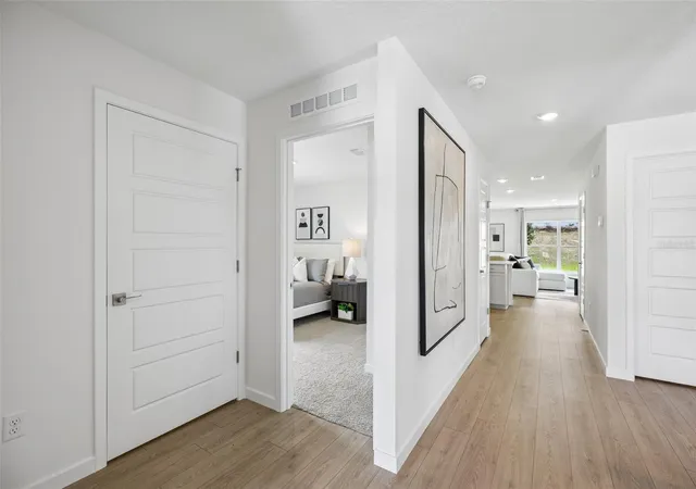 4th image of 231 Skyfield Ct, Lady Lake, FL 32159 | MLS# O6427978