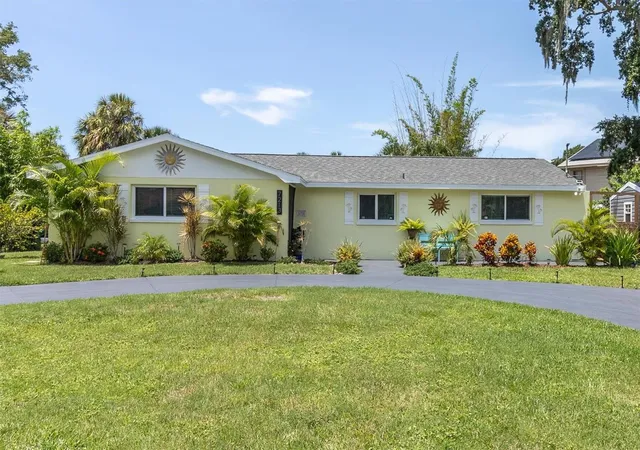Photo 1 of Single family home for sale at 7213 Peninsular Dr, New Port Richey, FL 34652 | MLS# W7887970 | Listing updated on 2026-09-01