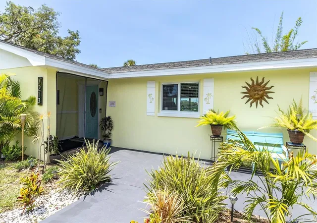 Photo 2 of Single family home for sale at 7213 Peninsular Dr, New Port Richey, FL 34652 | MLS# W7887970 | Listing updated on 2026-09-01