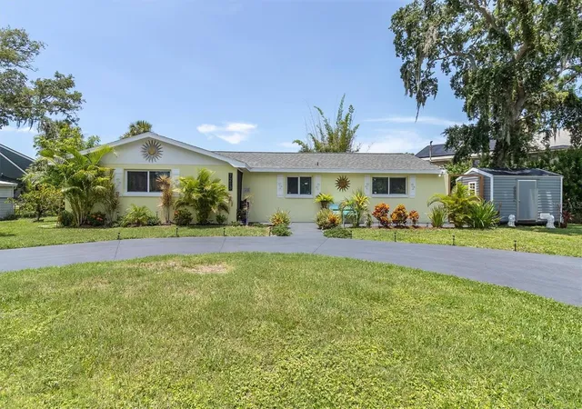 Photo 3 of Single family home for sale at 7213 Peninsular Dr, New Port Richey, FL 34652 | MLS# W7887970 | Listing updated on 2026-09-01