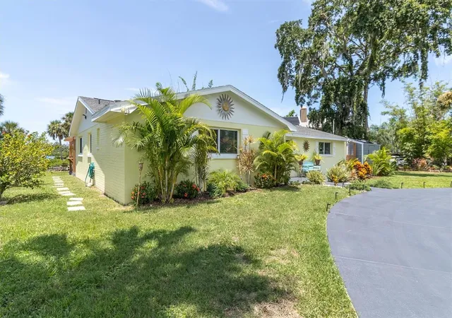 Photo 5 of Single family home for sale at 7213 Peninsular Dr, New Port Richey, FL 34652 | MLS# W7887970 | Listing updated on 2026-09-01