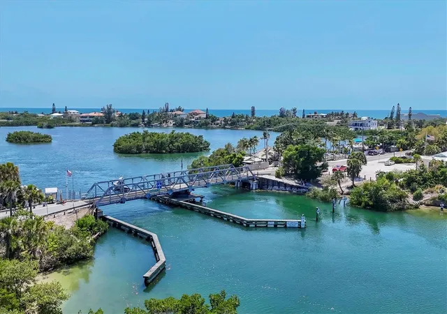 2nd image of 260 Hidden Bay Dr, OSPREY, FL 34229