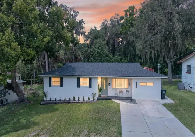 Photo 2 of Single family home for sale at 1428 Se 9th Avenue, Ocala, FL 34471 | MLS# OM729160 | Listing updated on 2026-10-04