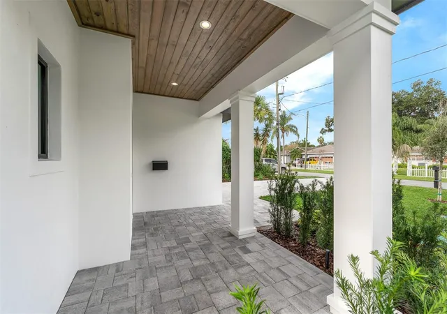 Photo 2 of Single family home for sale at 1546 Miller Ave, Winter Park, FL 32789 | MLS# O6428019 | Listing updated on 2026-10-21