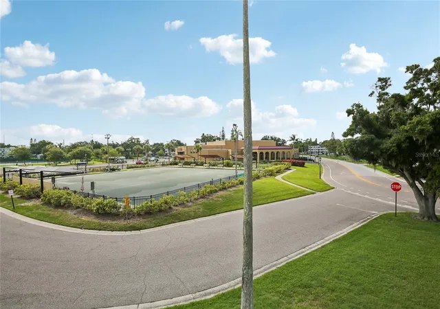 Listing Photo 5 - Condo for sale in building located at 2380 World Pkwy Blvd, CLEARWATER, FL 33763 - Unit #40