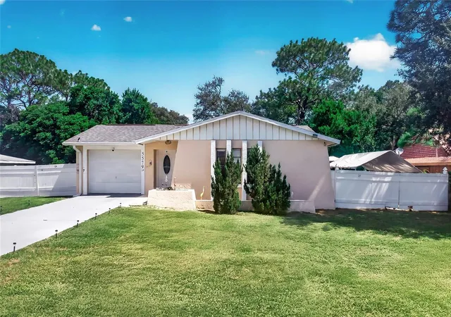 1st image of 5579 W Pine Cir, Crystal River, FL 34429 | MLS# OM729166