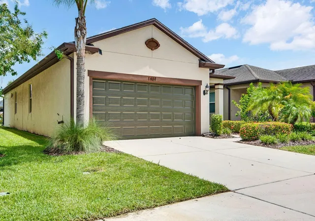 Photo 3 of Single family home for sale at 1407 Custer Byp St, Ruskin, FL 33570 | MLS# A4701006 | Listing updated on 2026-09-04