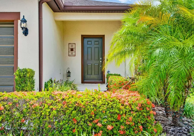 Photo 4 of Single family home for sale at 1407 Custer Byp St, Ruskin, FL 33570 | MLS# A4701006 | Listing updated on 2026-09-04