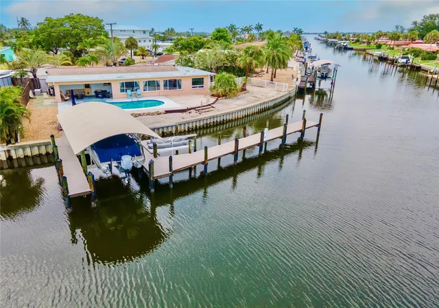 Photo 3 of Single family home for sale at 4223 Royal Palm Dr, Bradenton, FL 34210 | MLS# A4701007 | Listing updated on 2026-10-05