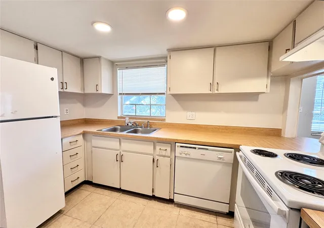 2nd image of 1000 S Semoran Blvd #305, Winter Park, FL 32792 | MLS# O6428044