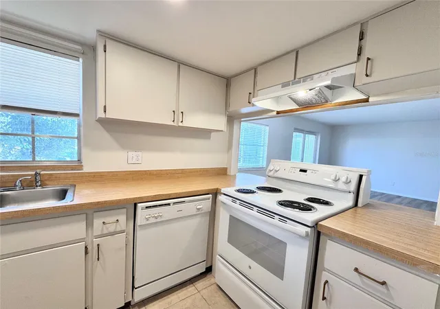Photo 3 of Condo for sale at 1000 S Semoran Blvd #305, Winter Park, FL 32792 | MLS# O6428044 | Listing updated on 2026-08-09