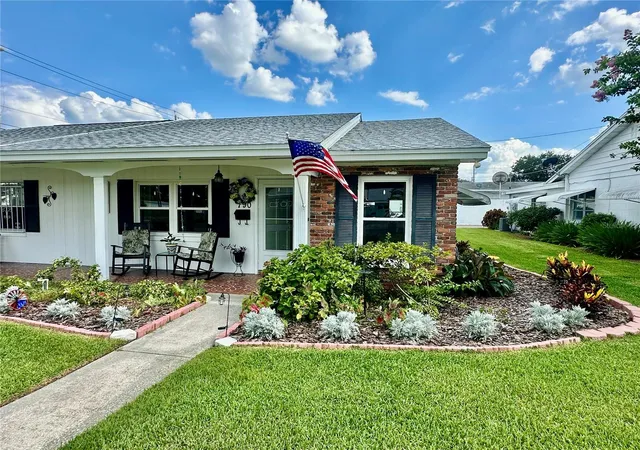 Photo 2 of Single family home for sale at 790 Ave Q Se, Winter Haven, FL 33880 | MLS# L4963793 | Listing updated on 2026-09-01