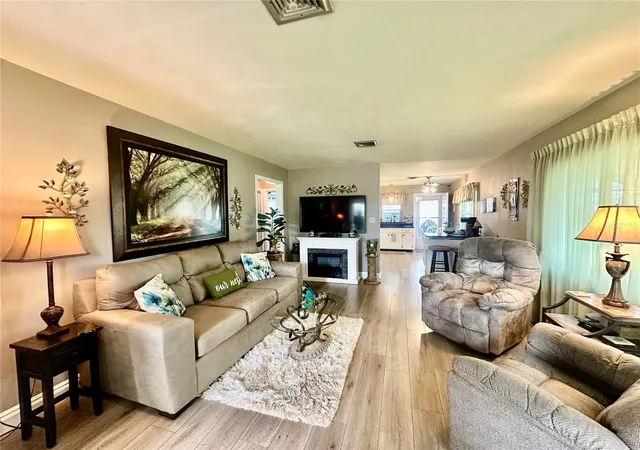 Photo 3 of Single family home for sale at 790 Ave Q SE, Winter Haven, FL 33880 | MLS# L4963793 | Listing updated on 2026-09-01
