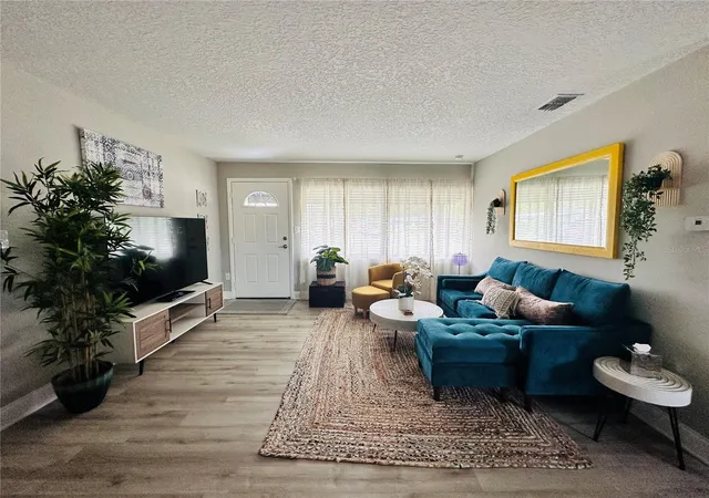Photo 4 of Single family home for sale at 1886 Clematis Ln, Winter Park, FL 32792 | MLS# O6428045 | Listing updated on 2026-07-25