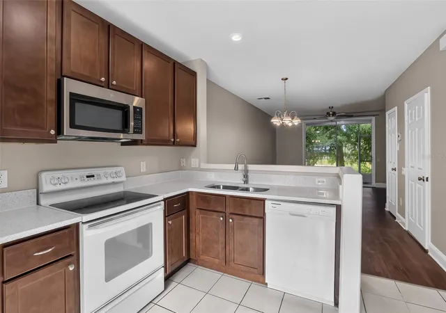 4th image of 866 Vineland Pl, Lake Mary, FL 32746 | MLS# O6428047