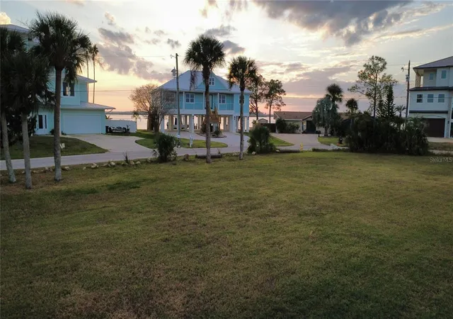 13th image of 11999 W Bayshore Dr, Crystal River, FL 34429 | MLS# OM729176