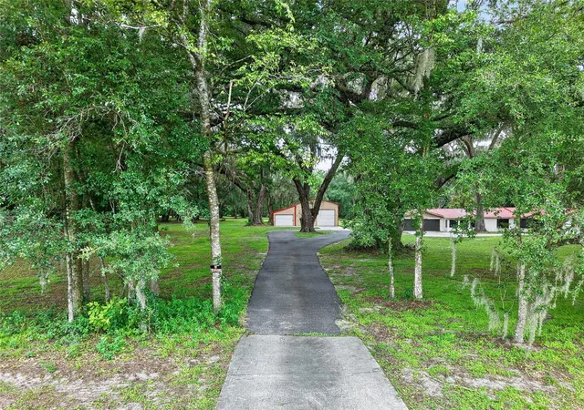 Photo 4 of Single family home for sale at 18741 N US Hwy 301, Citra, FL 32113 | MLS# OM729177 | Listing updated on 2026-07-28