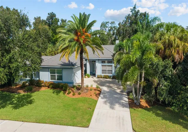 Photo 1 of Single family home for sale at 2686 Dick Wilson Dr, Sarasota, FL 34240 | MLS# A4701018 | Listing updated on 2026-08-13