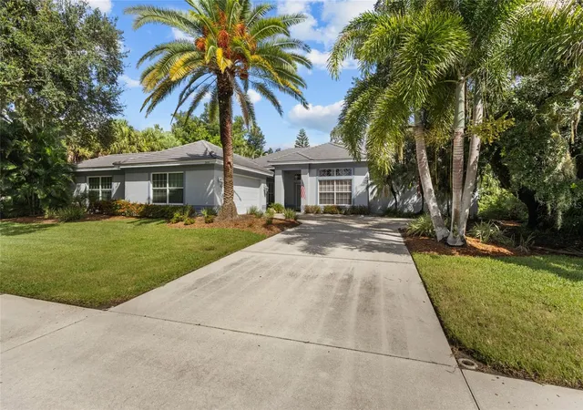 Photo 2 of Single family home for sale at 2686 Dick Wilson Dr, Sarasota, FL 34240 | MLS# A4701018 | Listing updated on 2026-08-13
