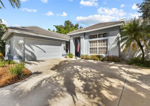 Photo 3 of Single family home for sale at 2686 Dick Wilson Dr, Sarasota, FL 34240 | MLS# A4701018 | Listing updated on 2026-08-13