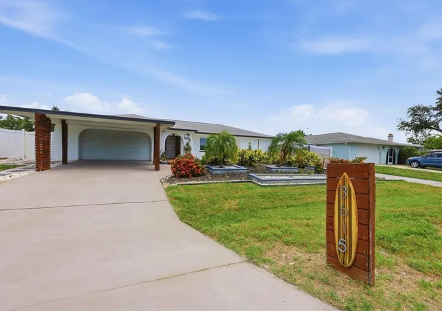 Photo 3 of Single family home for sale at 3615 Egerton Cir, Sarasota, FL 34233 | MLS# A4701023 | Listing updated on 2026-09-06
