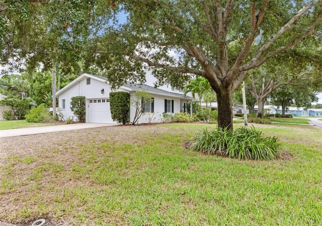 4th image of 1901 Dormieone Rd N, Saint Petersburg, FL 33710 | MLS# TB8532687