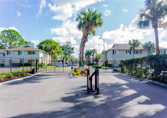 Listing Photo 5 - Condo for sale in building located at 231 Berry Tree Pl, BRANDON, FL 33510