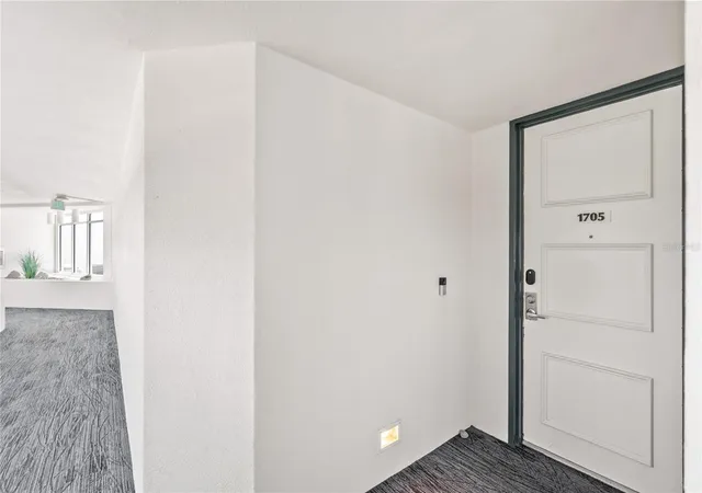 Listing Photo 2 - Condo for sale in building located at 888Th Blvd Of The Arts, Sarasota, FL 34236 - Unit #1705