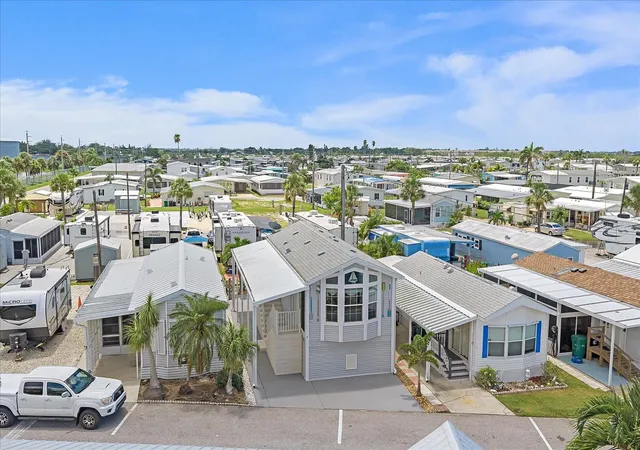 3rd image of 4 Basin St, Palmetto, FL 34221 | MLS# A4701028