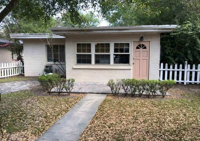 Photo 2 of Single family home for sale at 826 N Westmoreland Dr, Orlando, FL 32804 | MLS# O6428090 | Listing updated on 2026-07-25