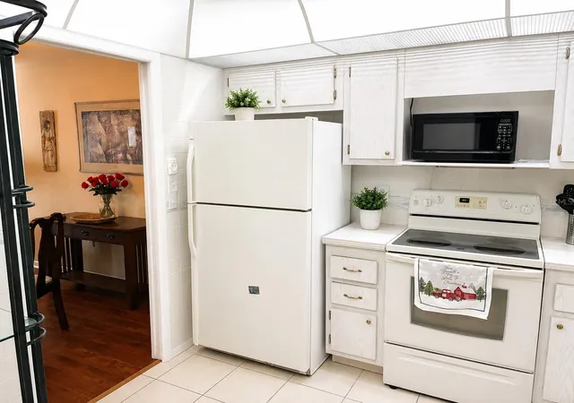 Photo 4 of Condo for sale at 4575 Cove Cir #506, Saint Petersburg, FL 33708 | MLS# TB8532711 | Listing updated on 2026-07-29