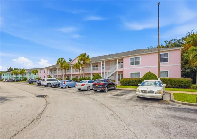 Listing Photo 3 - Condo for sale in building located at 3157 Sun Lake Ct, KISSIMMEE, FL 34747 - Unit #B