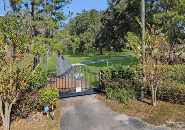 2nd image of 400 Carman Dr, Leesburg, FL 34748 | MLS# G5115534