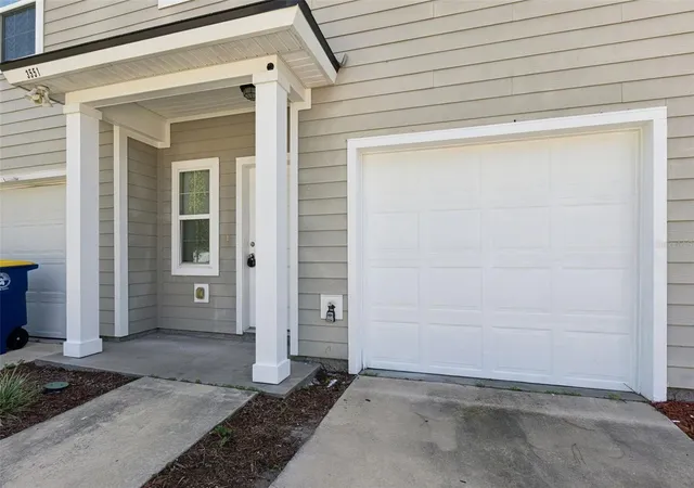 Photo 3 of Townhouse for sale at 3551 Rain Forest Dr W, Jacksonville, FL 32277 | MLS# O6428129 | Listing updated on 2026-09-21