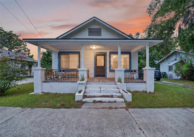 Photo 1 of Single family home for sale at 926 Ne 8th Avenue, Ocala, FL 34470 | MLS# OM729195 | Listing updated on 2026-09-12