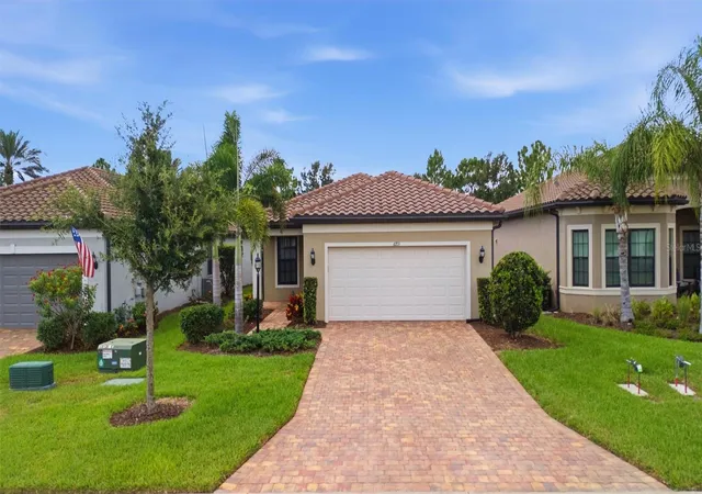 Photo 3 of Single family home for sale at 6713 Alstead Cir, Bradenton, FL 34202 | MLS# A4701050 | Listing updated on 2026-10-23