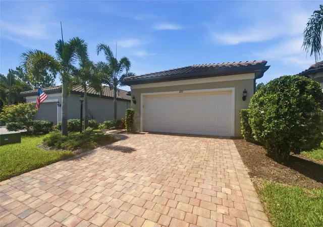 Photo 4 of Single family home for sale at 6713 Alstead Cir, Bradenton, FL 34202 | MLS# A4701050 | Listing updated on 2026-10-23