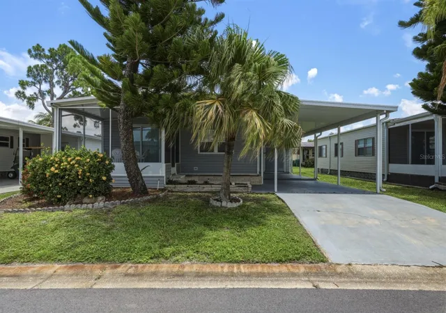 Photo 2 of Manufactured home for sale at 2100 Kings Hwy #522, Port Charlotte, FL 33980 | MLS# C7528818 | Listing updated on 2026-07-26