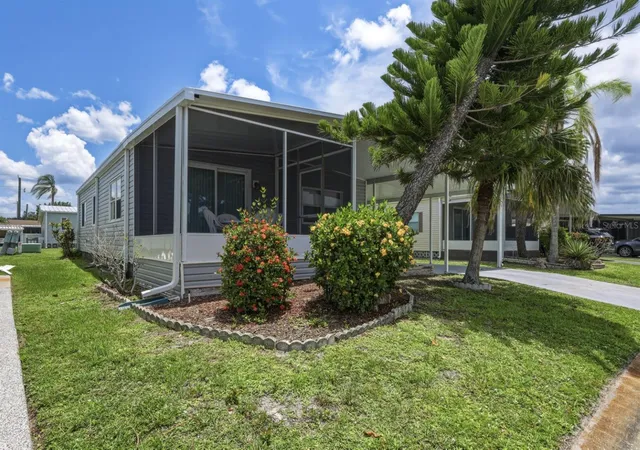 Photo 3 of Manufactured home for sale at 2100 Kings Hwy #522, Port Charlotte, FL 33980 | MLS# C7528818 | Listing updated on 2026-07-26