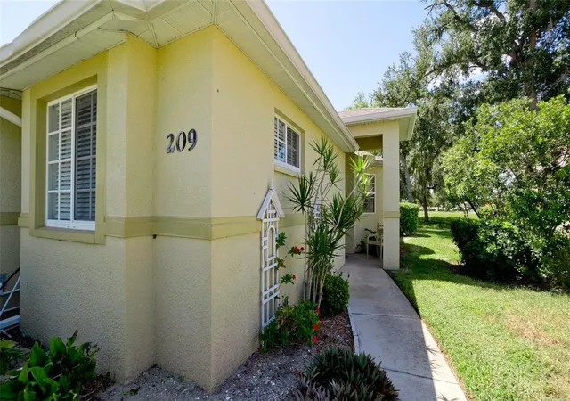 Photo 4 of House for sale at 209 28th Street W, Palmetto, FL 34221 | MLS# A4701052 | Listing updated on 2026-09-16