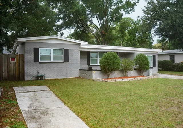3rd image of 10906 N Lantana Ave, Tampa, FL 33612 | MLS# TB8532791