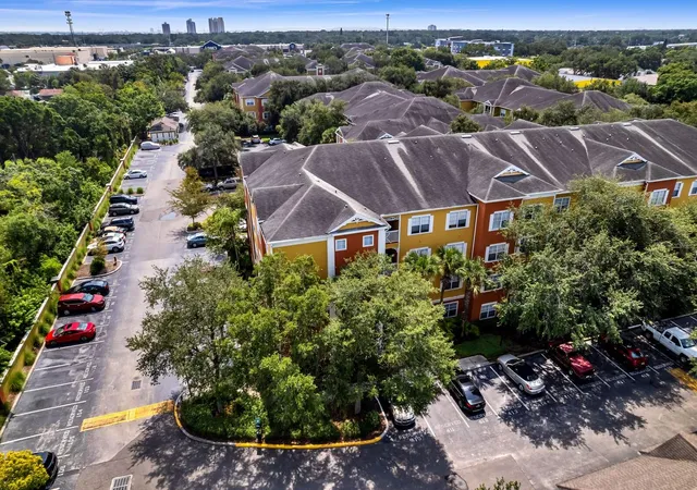 Listing Photo 2 - Condo for sale in building located at 4207 S Dale Mabry Hwy, Tampa, FL 33611 - Unit #6107
