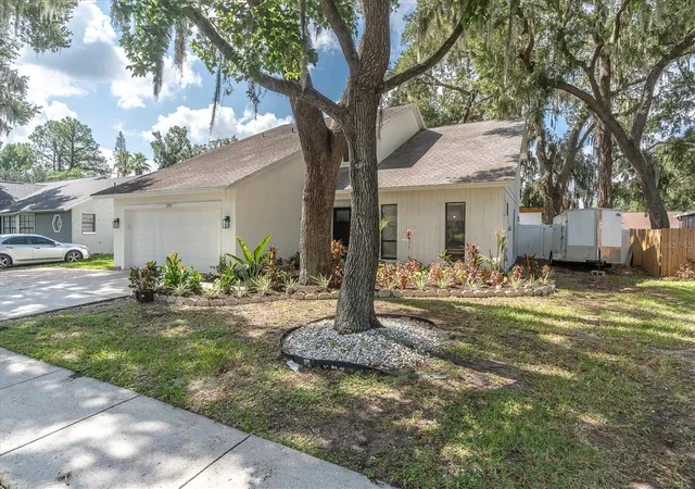 2nd image of 1901 Landside Dr, Valrico, FL 33594 | MLS# TB8532794