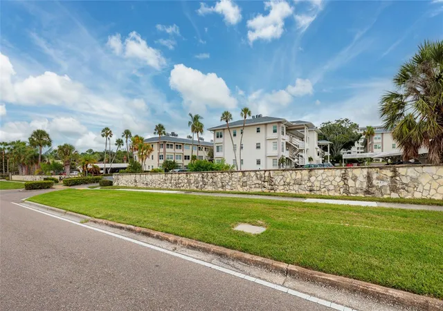 2nd image of 1235 S Highland Ave, CLEARWATER, FL 33756
