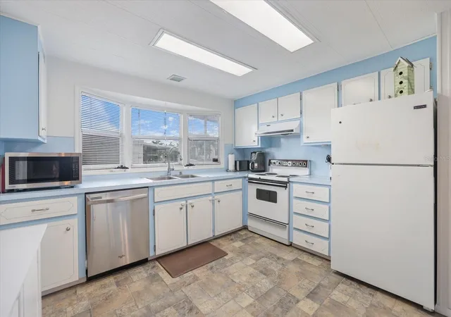 2nd image of 832 Jolanda Cir, Venice, FL 34285 | MLS# N6145161
