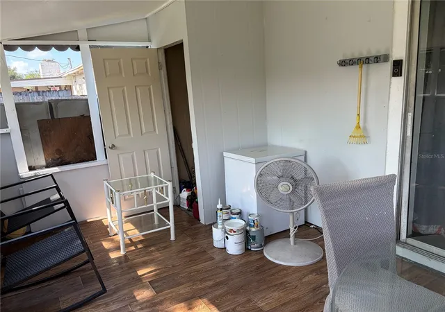 Photo 3 of Single family home for sale at 908 S Solandra Dr, Orlando, FL 32807 | MLS# O6428157 | Listing updated on 2026-07-26