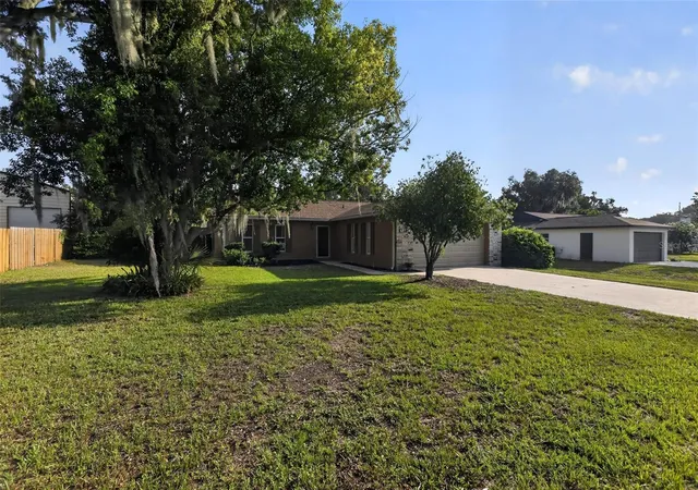 4th image of 13635 Berkshire Ct, Grand Island, FL 32735 | MLS# O6428159