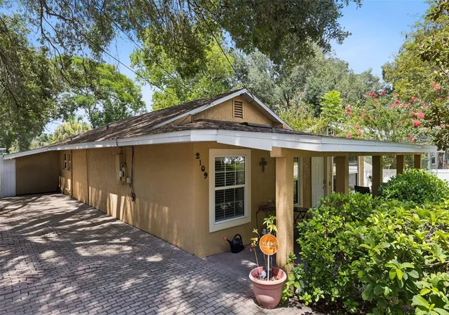 Photo 1 of Single family home for sale at 2109 E Grant Ave, Orlando, FL 32806 | MLS# O6428161 | Listing updated on 2026-08-27