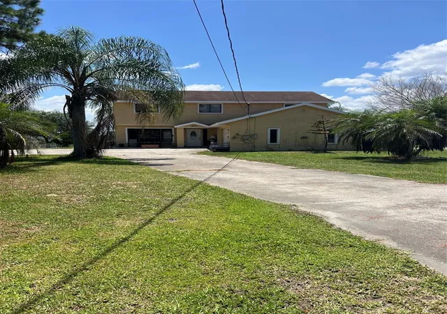 Photo 1 of Single family home for sale at 915 Hillside Ct S, Winter Haven, FL 33881 | MLS# O6428179 | Listing updated on 2026-09-05