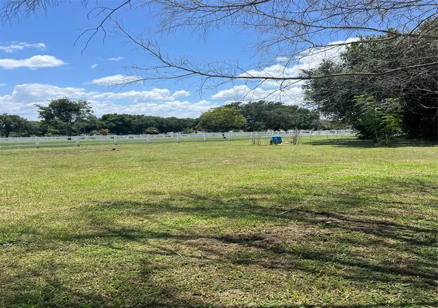 Photo 3 of Single family home for sale at 915 Hillside Ct S, Winter Haven, FL 33881 | MLS# O6428179 | Listing updated on 2026-09-05
